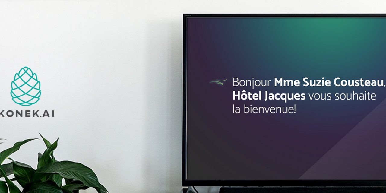 Logo de konek à côté d'une télévision intelligente konek