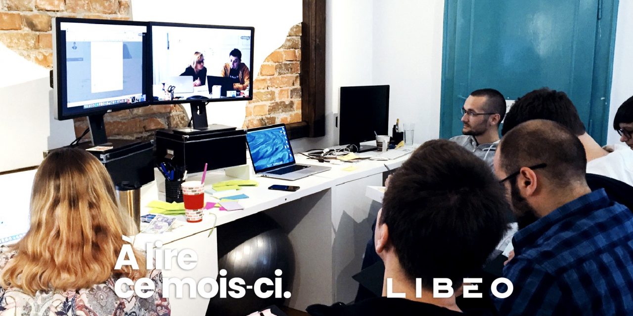 Logo de Libéo avec une photographie de plusieurs personnes devant un écran d'ordinateur