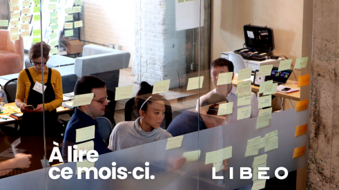 Logo de Libéo avec une photographie de plusieurs personnes en train de réaliser un atelier de Design Thinking