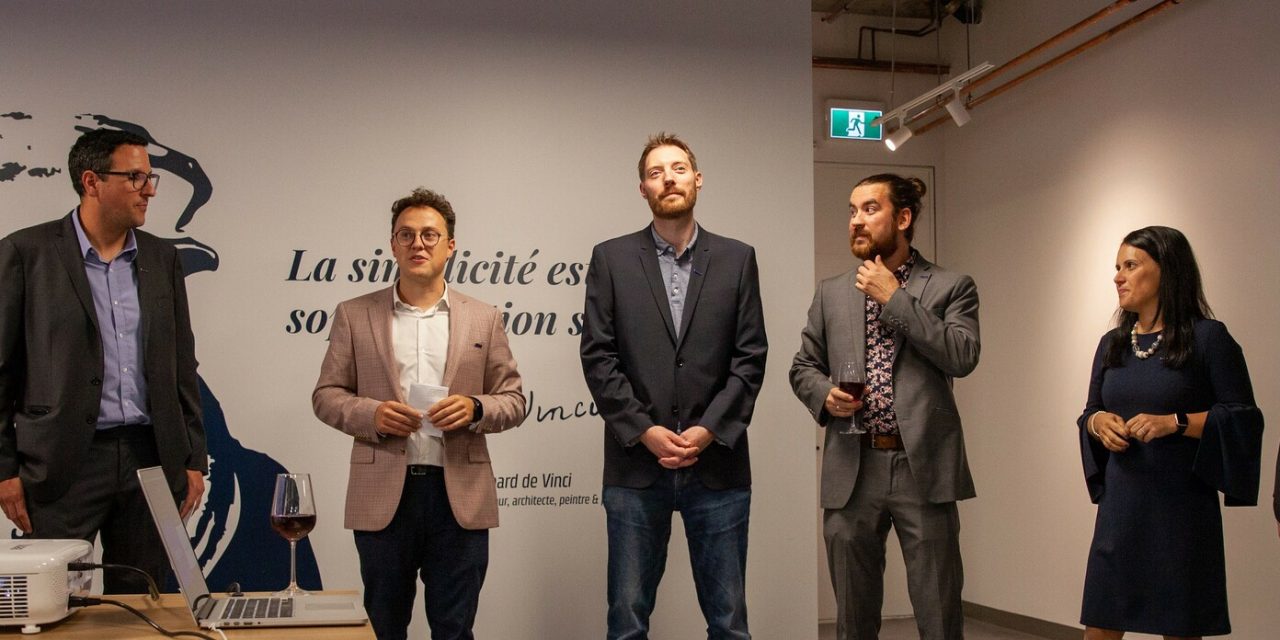 Photographie des membres de la direction de Libéo prise lors des discours d'inauguration du nouveau bureau de Montréal
