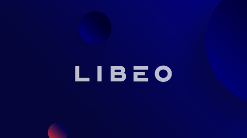Logo de Libéo entouré de bulles bleues et rouges